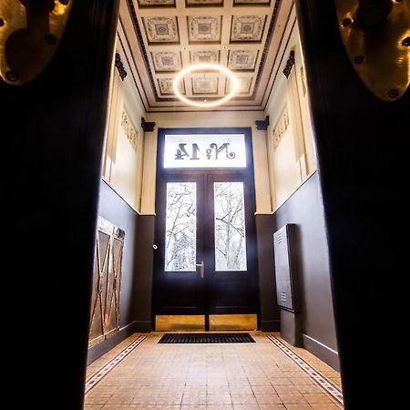 Centrally Located Apartment Overlooking Vermanes Park Riga Esterno foto