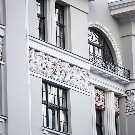 Centrally Located Apartment Overlooking Vermanes Park Riga Esterno foto